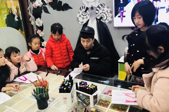 杨梅红艺术与科学创意中心周末体验课